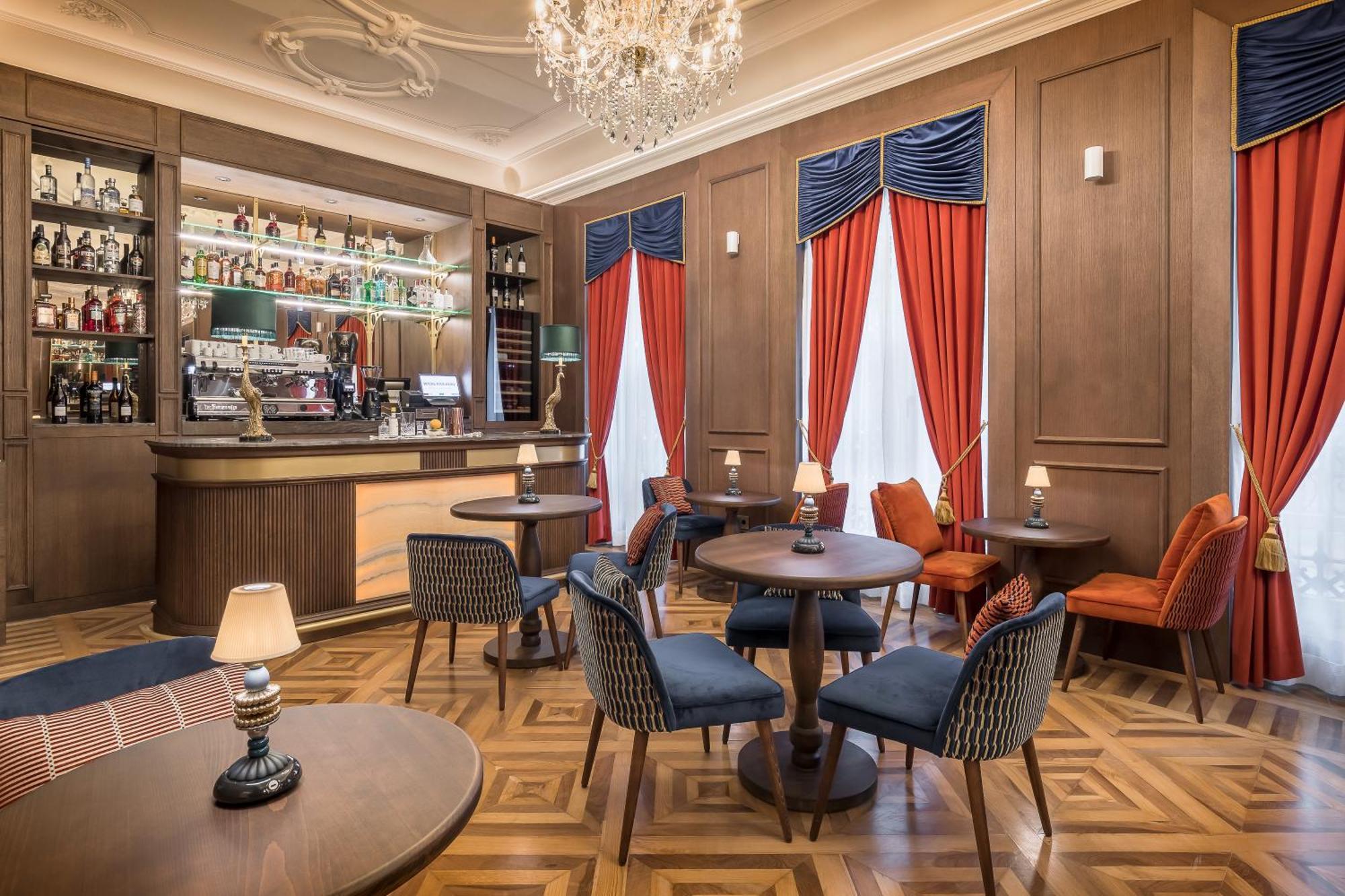 Hotel Palacio Gran Via, A Royal Hideaway 5*