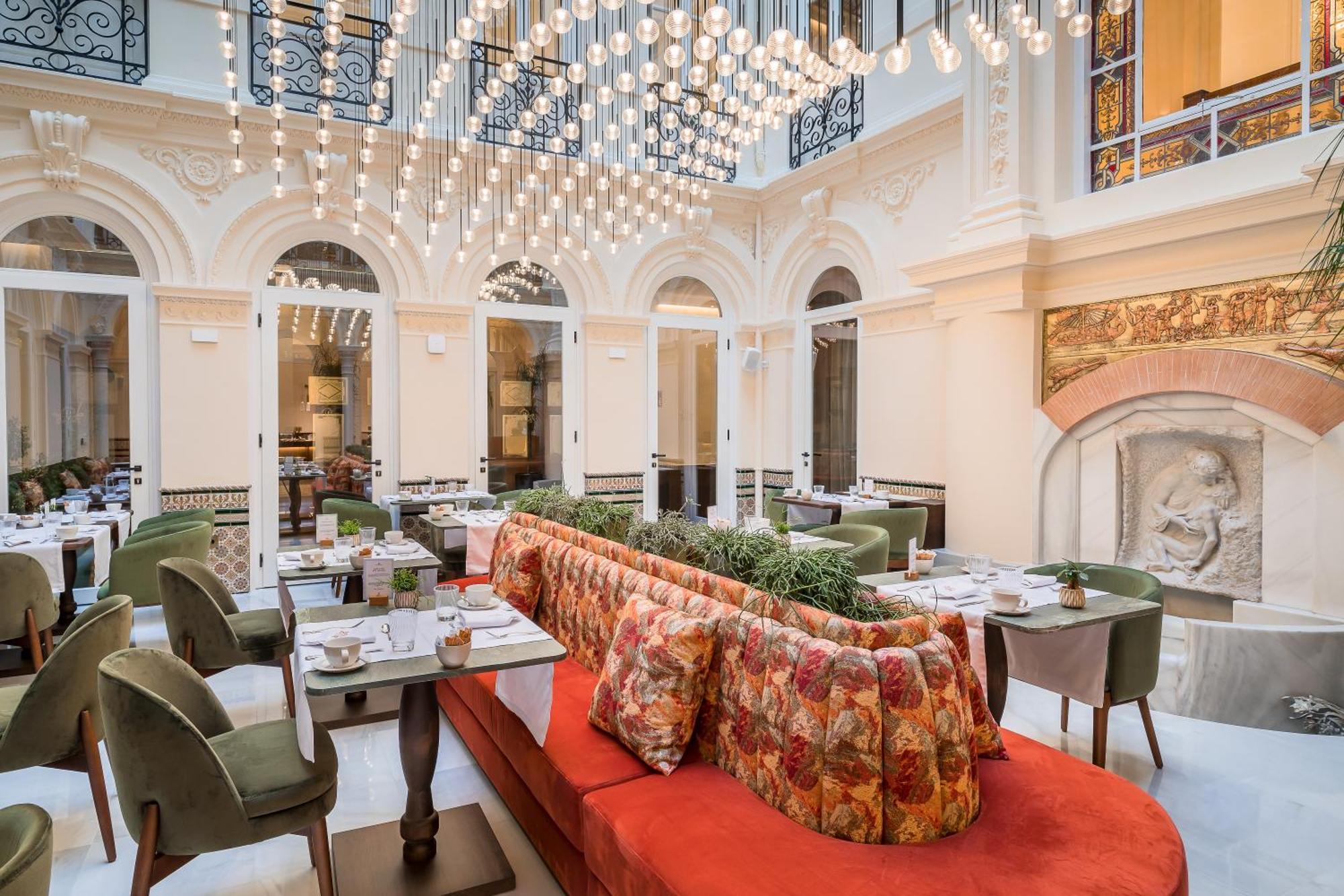 Hotel Palacio Gran Via, A Royal Hideaway